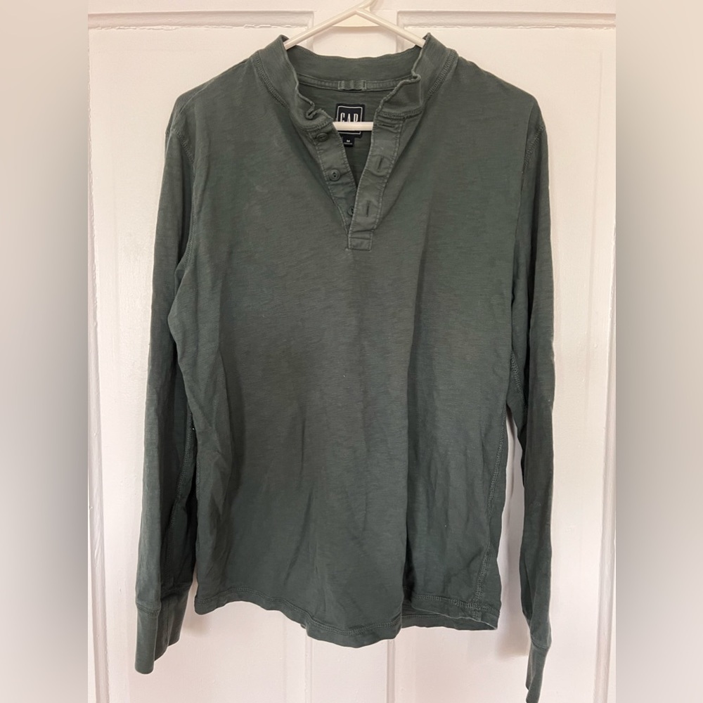 Men’s size medium Gap Henley